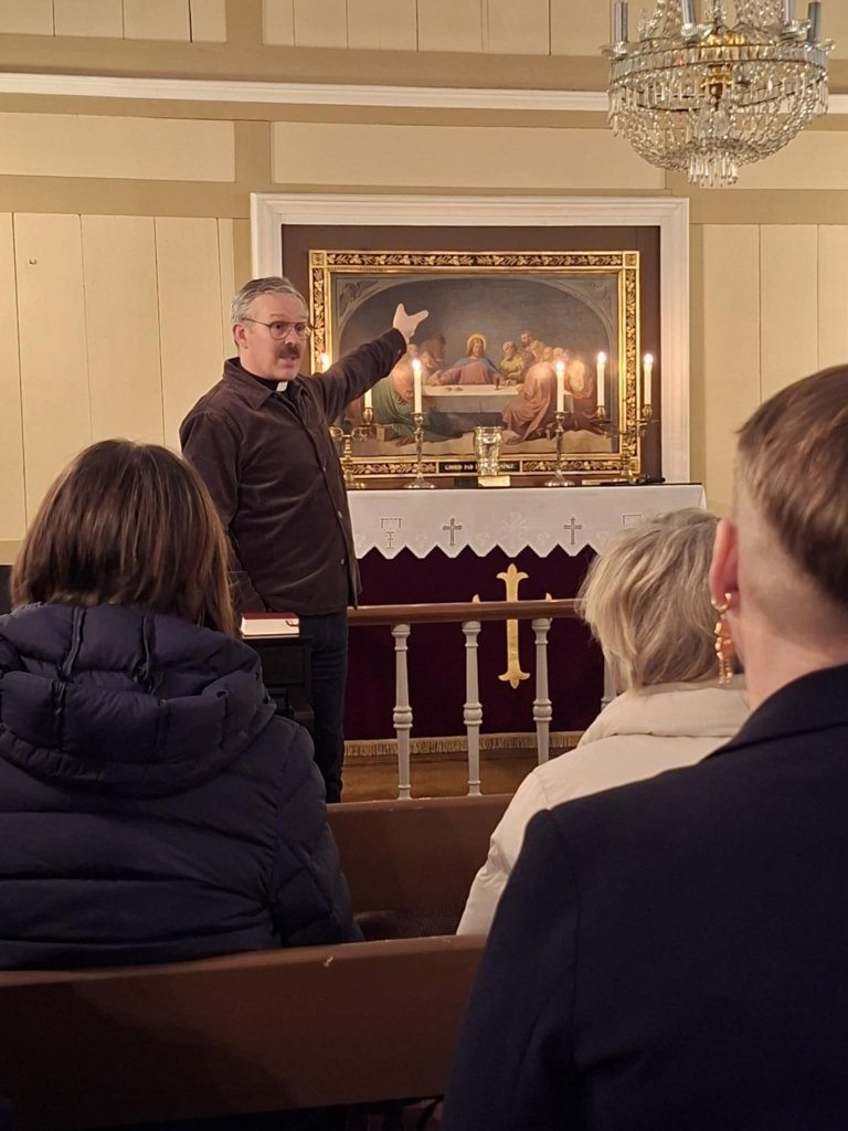 Sr. Óskar H. Óskarsson sagði frá sögu kirkjunnar.