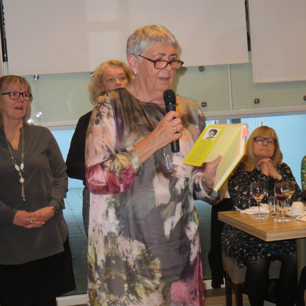 Zetasystur með skemmtiatriði