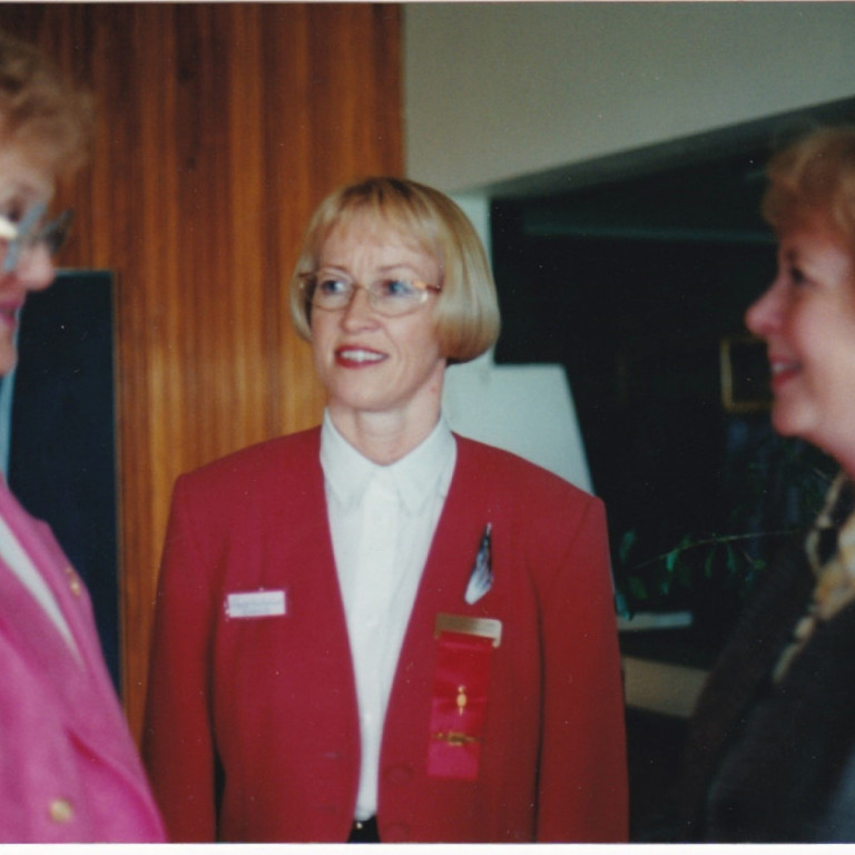 Irene Murphy alþjóðaforseti, Ragnheiður Stefánsdóttir, Betadeild og Vigdís Finnbogadóttir forseti, heiðursfélagi í Alfadeild