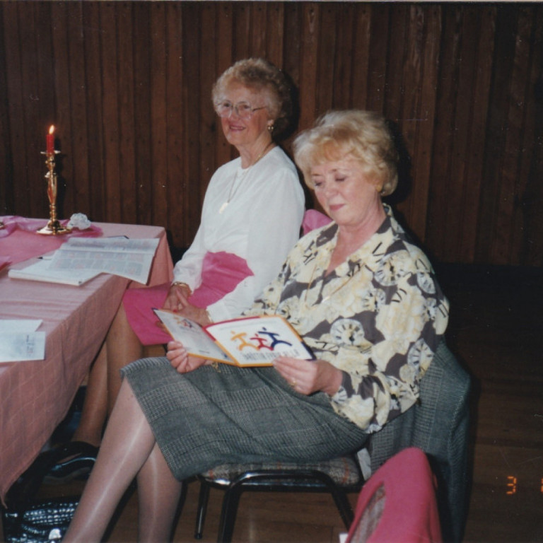 Irene Murphy alþjóðaforseti og Vigdís Finnbogadóttir forseti, heiðursfélagi í Alfadeild