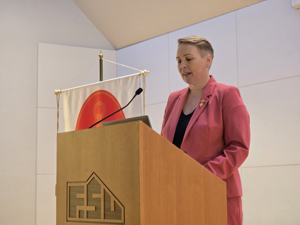 Margrét formaður setur málþingið.