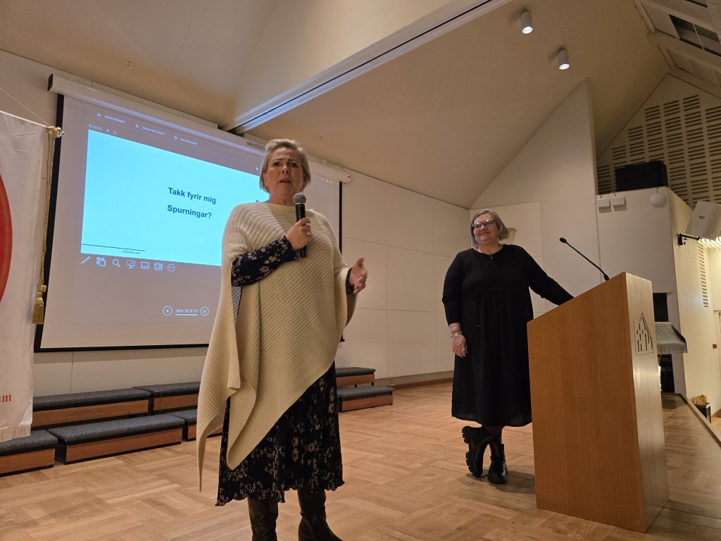 Forseti Íslands svarar spurningum Sigríðar Mundu um Riddara kærleikans.