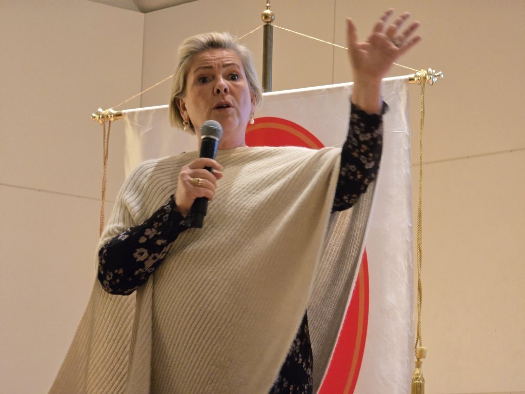 Með kærleikann að vopni.