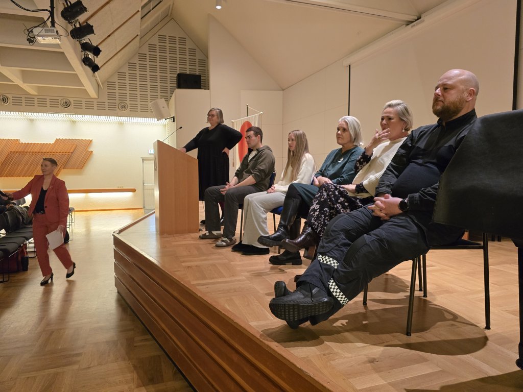 Spurningar úr sal til fyrirlesaranna.