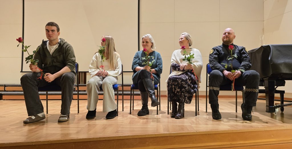 Rósin táknar: Fegurð, innblástur og sköpunarkraft.