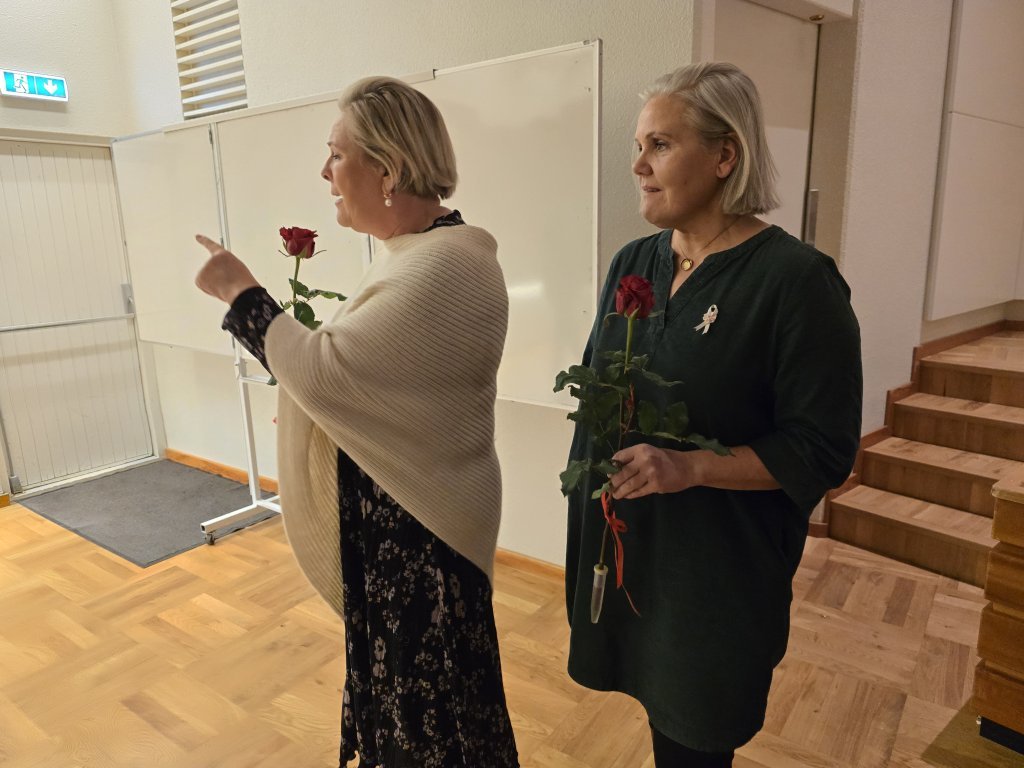 Frú Halla og Sigrún.