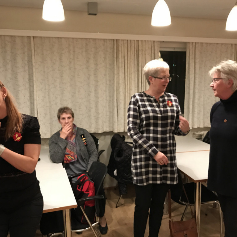 Betakonur ræða málin