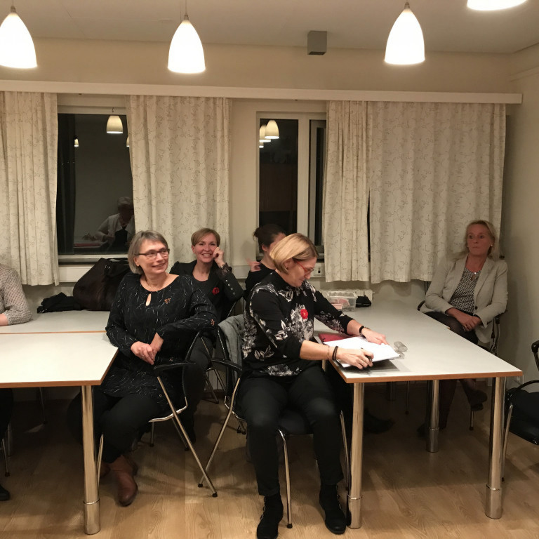 Hlustað með athygli