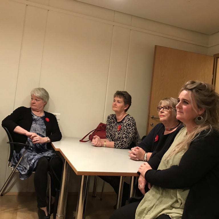 Hlustað með athygli