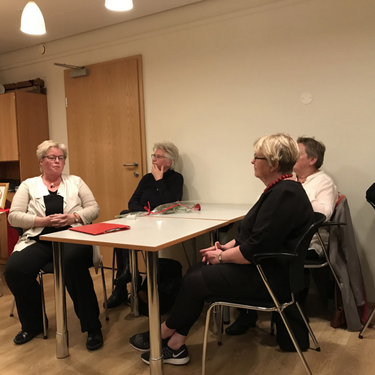 Hlustað með athygli