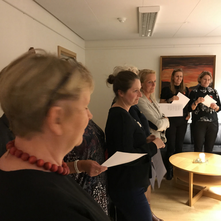 Allar syngja undir stjórn Maríu Gunnarsd.