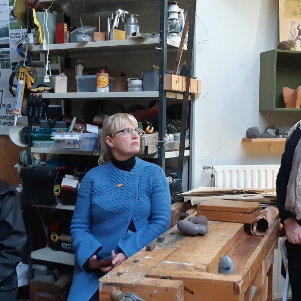 Deltakonur í heimsókn hjá Helenu Guttormsdóttur. Halldóra Jónsdóttir, Jónína Erna Arnardóttir og Helena Guttormsdóttir.