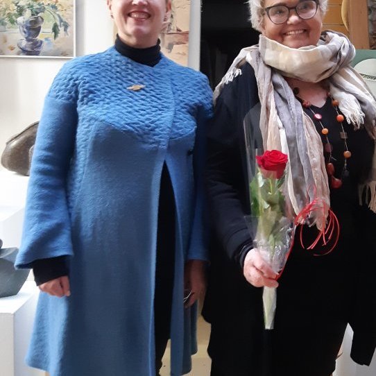 Deltakonur í heimsókn hjá Helenu Guttormsdóttur. Jónína Erna Arnardóttir og Helena Guttormsdóttir.