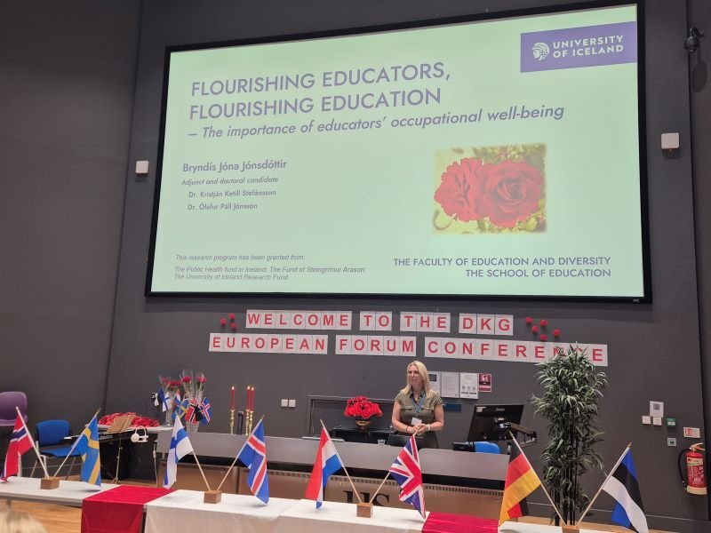 Bryndís Jóna Jónsdóttir í Gammadeild flytur erindi sitt.