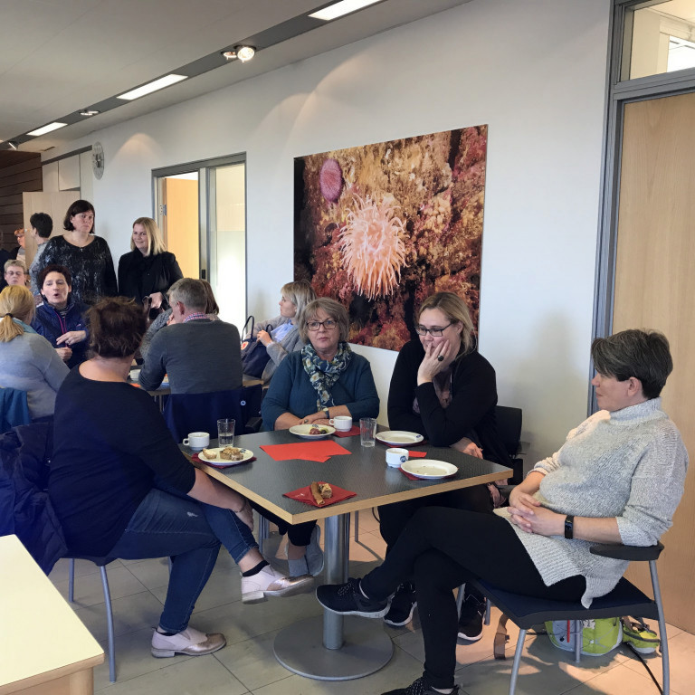 Hópavinna var á mörgum borðum þar sem þátttakendur ræddu málin og svöruðu spurningum