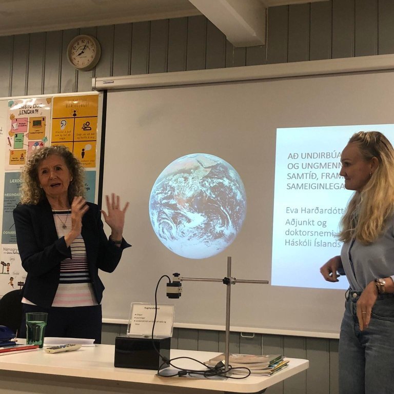 Sigrún Aðalbjarnardóttir og Eva Harðardóttir