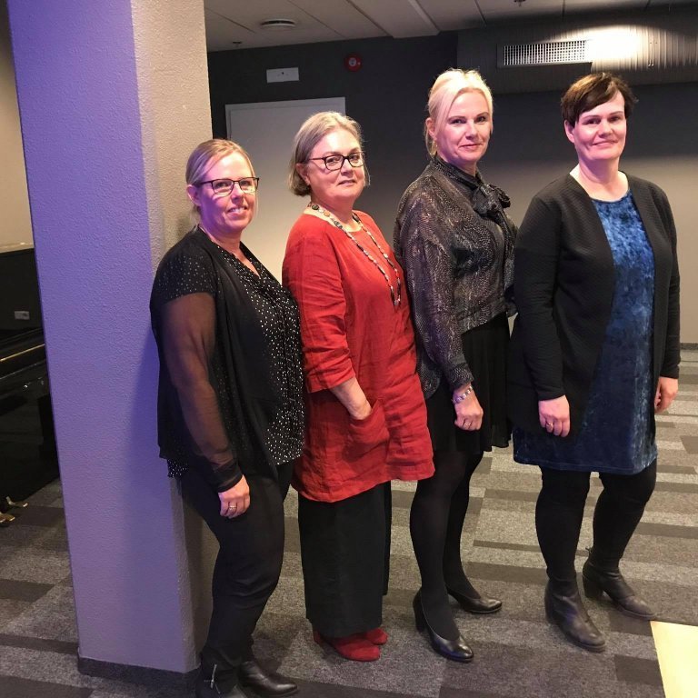 Ný stjórn fyrir tímabilið 2020-2022 ásamt gjaldkera og vefstjóra. Á myndina vantar Fanney Dórotheu Halldórsdóttur og Lóu Gestsdóttur sem koma nýjar inn í stjórn.
F.v. Kristín Helgadóttir gjaldkeri, Ása Einarsdóttir meðstjórnandi, Ingibjörg Hilmarsdóttir formaður og Sigurlína Jónasdóttir vefstjóri