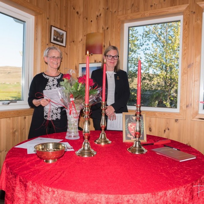 Á vorfundi Delta 2019. Ásta og Þórunn við inntökuathöfnina.