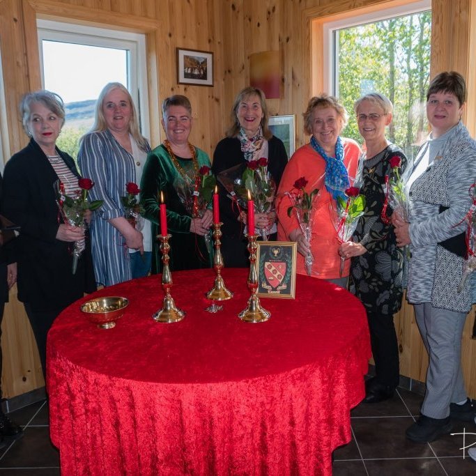 Á vorfundi Delta 2019. Rósir veittar í lok fundar.