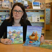 Dagbjört með bækur sínar um Gumma.