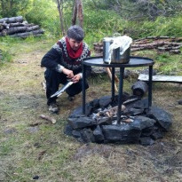 Anna kveikir undir súpunni