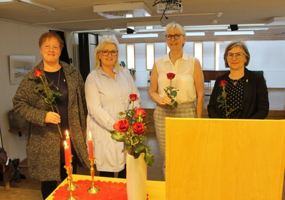 Ný stjórn: Ester, Guðríður, Ingibjörg og Eydís. Á myndina vantar Guðrúnu Sigríks.