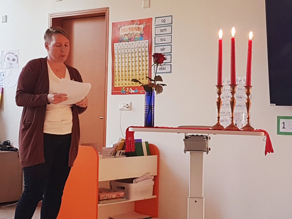 Margrét flytur erindi um lokaverkefnið sitt til MS í talmeinafræði.