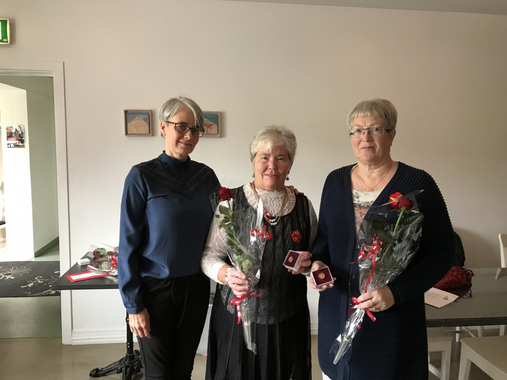 Stofnfélagar Betadeildar, þær Hanna og Jóhanna ásamt Anítu formanni.