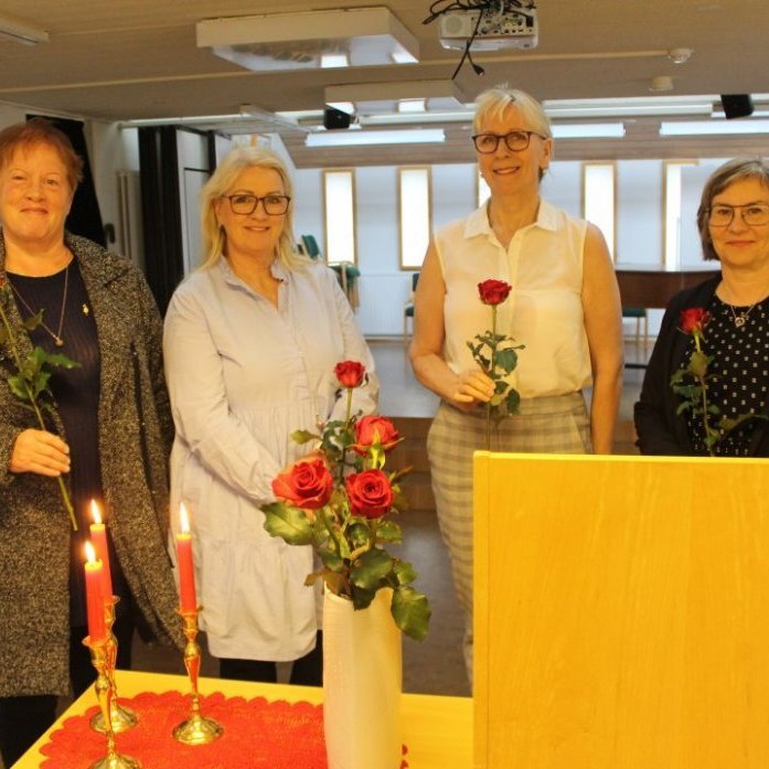 Ný stjórn: Ester, Guðríður, Ingibjörg og Eydís. Á myndina vantar Guðrúnu Sigríks.