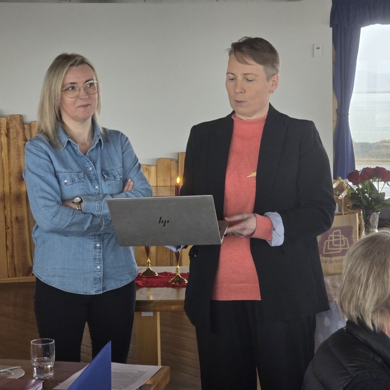 Aneta og Margrét kynna Erasmus+ verkefni.