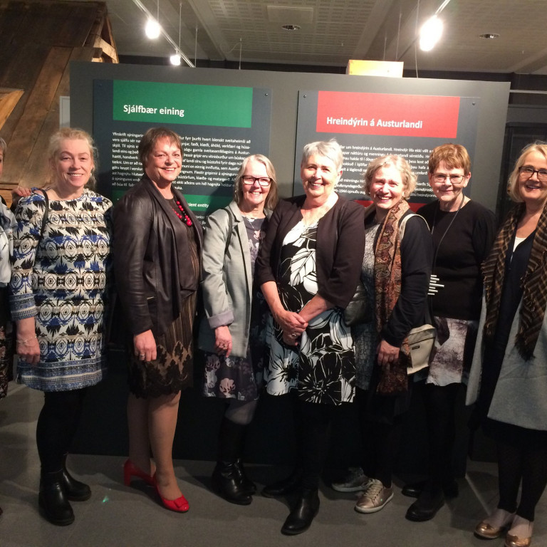 Zeta konur í Safnahúsinu á Egilsstöðum.